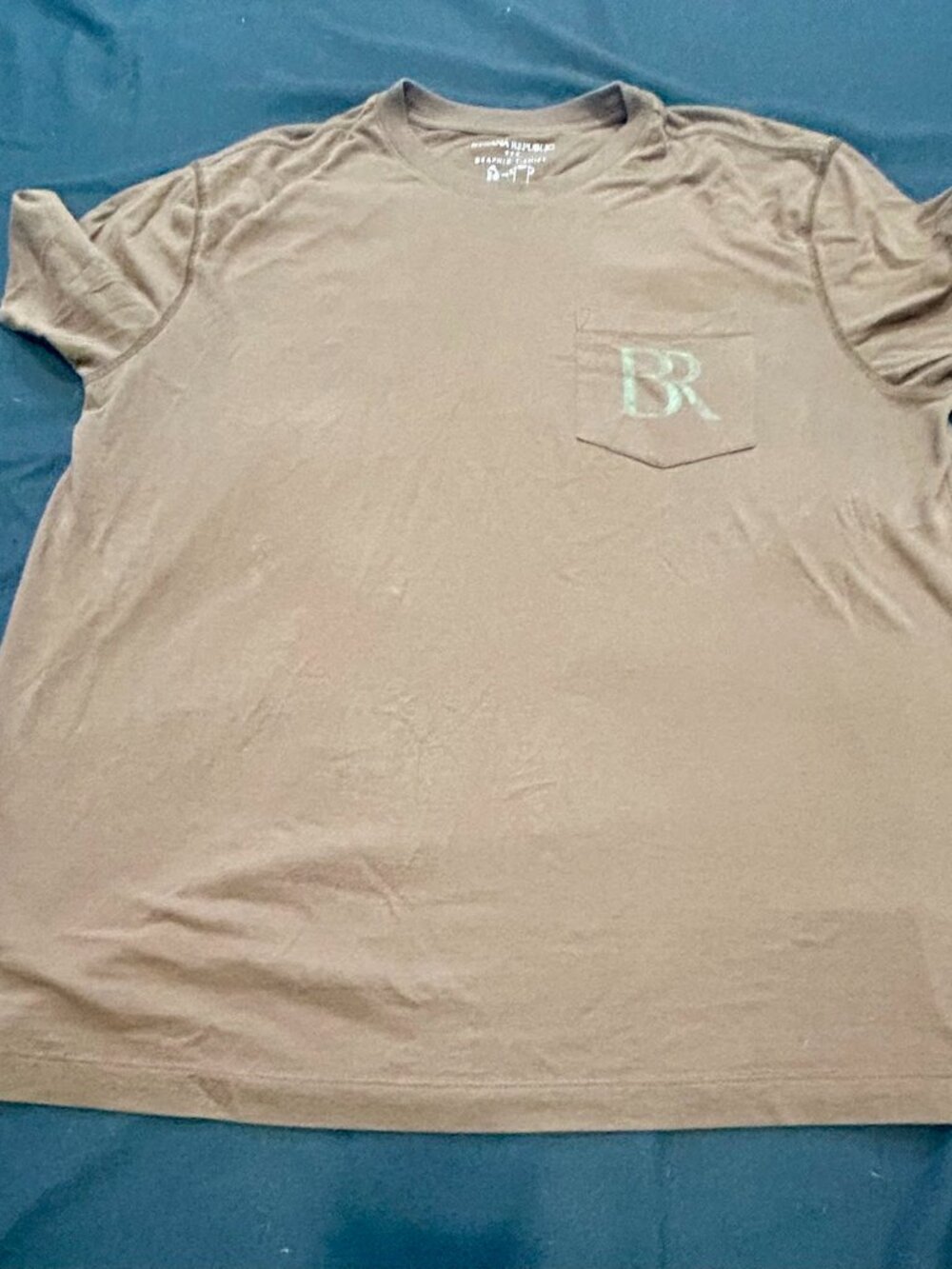 Banana Republic short-sleeve crewneck t-shirt with a chest pocket Large